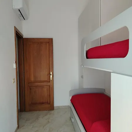 Apartament Indipendente Con Giardino Privato In Via Del Tirreno *