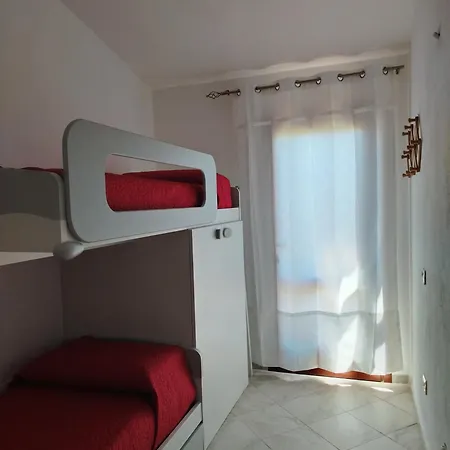 Indipendente Con Giardino Privato In Via Del Tirreno *