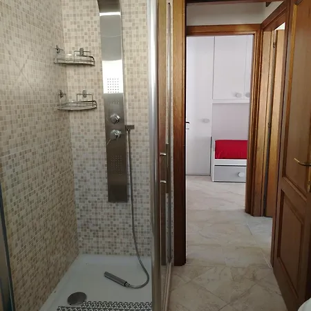 Indipendente Con Giardino Privato In Via Del Tirreno *