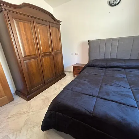 Indipendente Con Giardino Privato In Via Del Tirreno