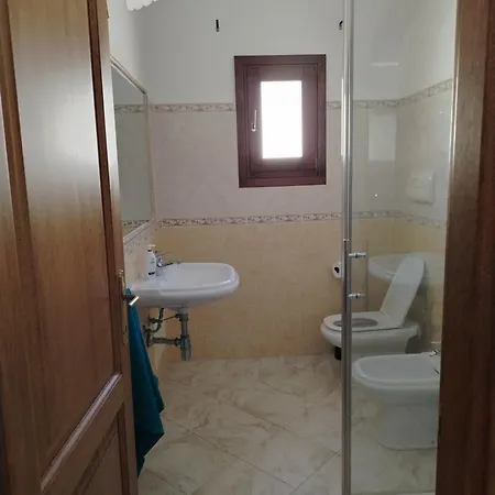 Indipendente Con Giardino Privato In Via Del Tirreno *