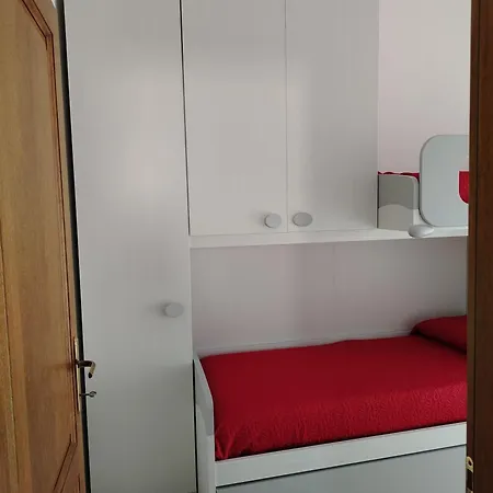Indipendente Con Giardino Privato In Via Del Tirreno